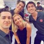 Özge Özberk Instagram - Ne kadar şanslıyım ki sizin gibi güzel kalpli ve yetenekli oyuncu arkadaşlarım var.. 🌸 Yolunuz açık ve upuzuuun olsun.. Bu birinciliğe sonsuz yakıştınız 🌸 Eline sağlık canım @ganimujde ♥️ ve @ltndnmz ♥️ vee devv tebrik @bkmonline ♥️