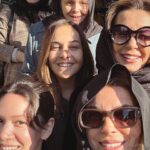 Özge Özberk Instagram – Geldik bir maceranın daha sonuna.. 🥺
Güzeldik, iyiydik de işte.. bazen öyle.. Emeği geçen herkese sonsuz ❤️❤️❤️ @pastelfilmtv @efeirvul ❤️ başta olmak üzere @perihansavass ❤️ @hazalsubasii ❤️ @bademcisalih ❤️ @cicekdilligil ❤️ @mselifdogan ❤️ @merveengin ❤️ yaşasın kızlar iyikimmmsiniiiz 😂❤️❤️
Salih arada kaynadın ama olsun 😘😘 @kursatdem1r @teoman.kumbaracibasi seni de unutmadık son düzlükte 🥂🥂 

#DilekTaşı bu akşam #Final @kanald ❤️