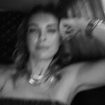 Özge Özberk Instagram – Gün biter iş biter 💫
#DoNotDisturb🥰
 #Ayzek ❤️🥂
@netflixturkiye 🌟
@evrenyesill ❤️ @batuhanzumrut ❤️