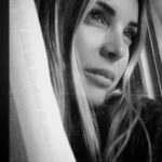 Özge Özberk Instagram - #somevibes #behind #the #window 👀