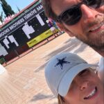 Özge Özberk Instagram - Türkiye Masters Takımlar Şampiyonası 🎾 Kıran kırana mücadeleler, üzülenler sevinenler, önümüzdeki maçlara bakalım diyenler.. Hep bi centilmenlik hep bi kibarlık var bu sporda 🎾 En çok da kendilerine kızıp söyleniyolar. Hele ki takım olarak yarıştıklarında birbirlerine verdikleri destek inanılmaz motive edici. Her ne kadar sporun zararlı olduğunu savunsam da bir hafta sonu sadece maç izleyerek geçirdim.. Evet takım ruhu diye bişey evet var ve bu kısmını izlemek özellikle inanılmaz keyifli.. Tebrikler kazanan tüm sporculara ve kendine kızıp centilmenliği asla bırakmayanlara.. İşte bu sensin canım sevgilicim @can_gokhan 🎾🧿🧡 Bu arada kadim dostum @canselelcin de müthiş bir mücadele verdi.. onu da tebrik ediyorum.. Seneye hazırlanıp dahil olsam mı acaba diye beni gazladı ama yemezler.. 👻 Sonuç @alacatiteniskulubu 3. Olarak evlerine kupalarını götürdüler. 🥉 size de dostluğunuza da kocaman alkış 👏🏼👏🏼🎾🎾 Seneye kısmet.. dur ben bi hocamı arayayım da müsaitse iki top vuralım, belli mi olur 🫣 @_sukruerdmbdk_ dmi hocaammm 😂😂