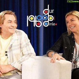 Özge Özberk Instagram - Sevgili Armağan Çağlayan’ın Youtube kanalı DurBiDinle Programına konuk oldum. Hani derler ya; ömür bir film şeridi misali… 1412 sayısı ve bu keyifli sohbeti asla unutmayacağım; Siz de kaçırmayın! 😊 Bu arada; Cif'in Temizken Güzel kampanyası kapsamında çevremizi ve denizlerimizi temiz tutmak için harekete geçiyoruz! Siz de temizkenguzel.com adresine giderek çevrenizi temiz tutacağınıza söz verin, her 100.000 imzada bir yeni Cif Çöpkapar'ı daha deniz kirliliğini azaltmak adına İstanbul Boğazı’na kazandıralım! Ben imzamı attım, sıra sizde! #TemizkenGüzel #İşbirliği @cifturkiye