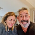 Özge Özberk Instagram - Tam da öyle demek ki :) @cmylmz 🤩 💫 #OkumaProvası 🐣 #Ayzek♥️ Ayzek ile Bir Gece/DO NOT DISTURB @netflixturkiye 🚀