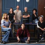 Özge Özberk Instagram – Kalabalıklar arasında yalnız altı insan ve aylar öncesinden aynı saate alınmış bir randevu… ‘TAKAN TAKANA’ Kasımda sinemalarda 🎬🍿 
➡️ @kendiismim @sedabakan @sarpakkaya @ecem.erkek @cicekdilligil @boraakkas @takantakanafilm 🎬