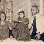 Özlem Tokaslan Instagram – Rüya.. 
Annem, babam ve ben♥️ (1974’İzmir)

Dream…
My mother, my father and me..