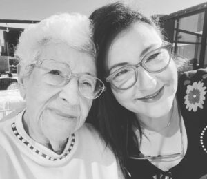 Özlem Tokaslan Instagram - Anneler Günümüz kutlu olsun.Depremde kaybettiğimiz nice analarımızın ruhuna sevgi ve saygıyla..Evlatlarına sabır ve güç diliyorum.
Aydınlık ve güzel yarınlara..Anadolu gibi güzel yarınlara…