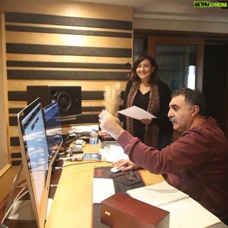 Özlem Tokaslan Instagram - Bu akşama güzel bir türkü bırakalım. Dinlemeyenler için ''Şu İzmir'den Çekirdeksiz Nar Gelir'' tüm dijital müzik platformlarında ve Özlem Tokaslan YouTube kanalında yayında!