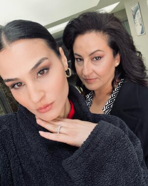 Özlem Tokaslan Instagram - Seviyorum.Maşallah…🥰😍♥️
#yeşim&ilknur #teyze&yeğen #canım #aldatmak 
@aldatmakdizi