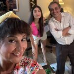 Özlem Tokaslan Instagram - Biz ailecek bekleriz, buyurun gelin saat:20:00’da @foxturkiye ‘ye. @ruhisariofficial @nilsuyillmaz @kusursuzkiraci #kusursuzkiracı