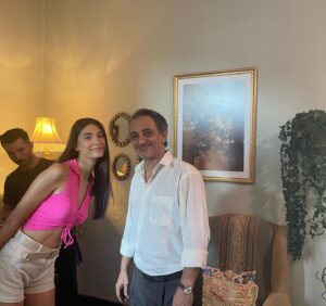 Özlem Tokaslan Instagram - Biz ailecek bekleriz, buyurun gelin saat:20:00’da @foxturkiye ‘ye.
@ruhisariofficial @nilsuyillmaz @kusursuzkiraci #kusursuzkiracı
