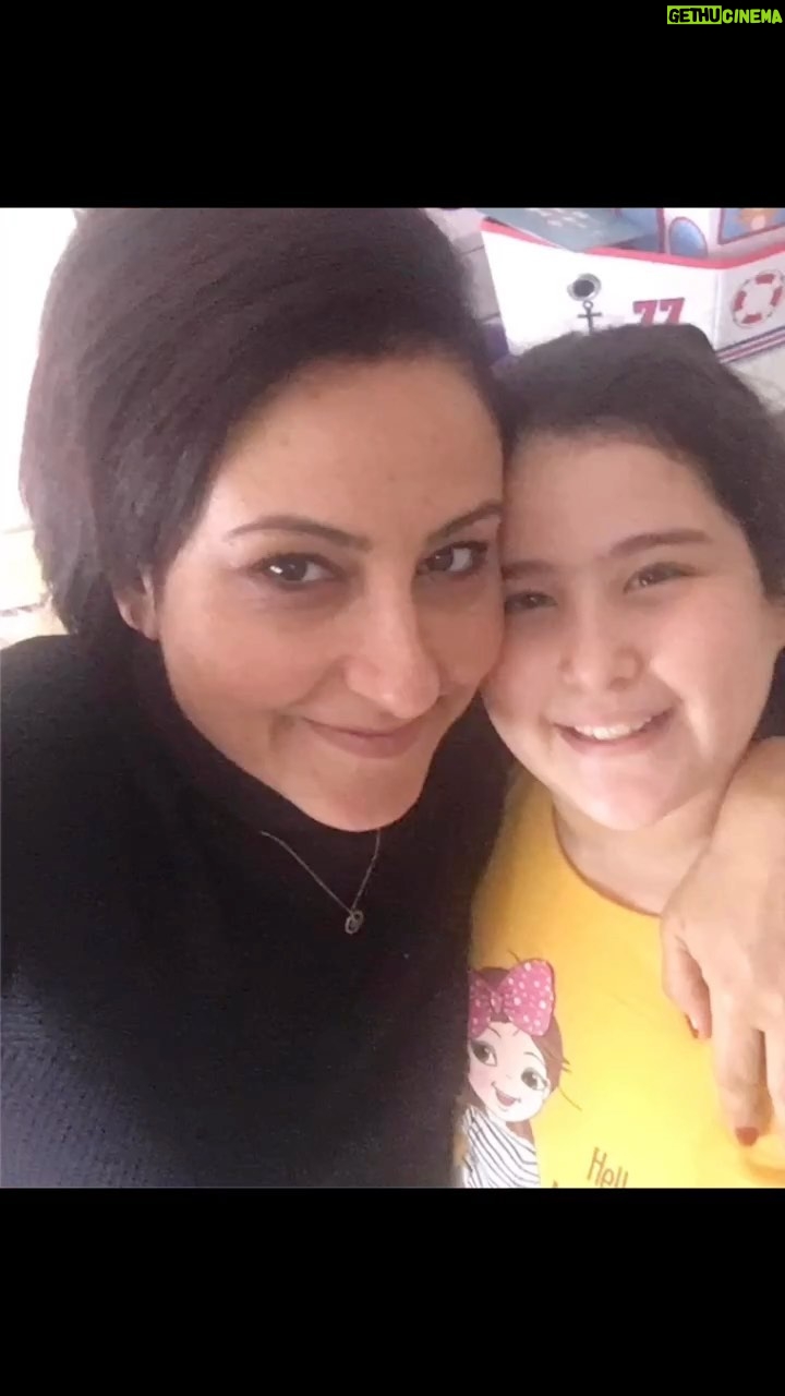 Özlem Tokaslan Instagram - Çocukluk en güzeli..Şimdi büyüdük, o günleri özlüyoruz♥️