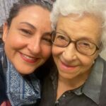 Özlem Tokaslan Instagram - Dünya bir yana, annem bir yana..♥️