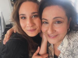 Özlem Tokaslan Instagram - Ana-kız oynamak öyle bir duygu ki..Güzel Selin’im..
@selkahraman @aldatmakdizi #aldatmak
#ilknur&zeliş