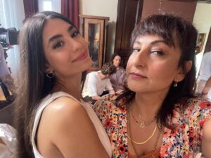 Özlem Tokaslan Instagram - Düş gibiydi.Gerçekleşen bir düş gibi..Yolculuğu eşsiz kılan güzel yol arkadaşlarım çok yaşayın siz e mi! Böyle bir takım oyununun parçası olmak mesleğimin en güzel deneyimiydi diyebilirim. Umarım yeniden..♥️🌹🦋
Bu bağ kopmaz bence..
@beytiengin @ruchancaliskur @yusufpirhasan @ummu_putgul @hsahinturk @nilsuyillmaz @ruhisariofficial @umutkurt @denizcengizz @melisadongel @nilsuyillmaz @raminarin @serkaytutuncu @dilandeniz #kusursuzkiracı
