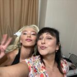 Özlem Tokaslan Instagram - Düş gibiydi.Gerçekleşen bir düş gibi..Yolculuğu eşsiz kılan güzel yol arkadaşlarım çok yaşayın siz e mi! Böyle bir takım oyununun parçası olmak mesleğimin en güzel deneyimiydi diyebilirim. Umarım yeniden..♥️🌹🦋 Bu bağ kopmaz bence.. @beytiengin @ruchancaliskur @yusufpirhasan @ummu_putgul @hsahinturk @nilsuyillmaz @ruhisariofficial @umutkurt @denizcengizz @melisadongel @nilsuyillmaz @raminarin @serkaytutuncu @dilandeniz #kusursuzkiracı