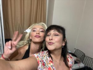 Özlem Tokaslan Instagram - Düş gibiydi.Gerçekleşen bir düş gibi..Yolculuğu eşsiz kılan güzel yol arkadaşlarım çok yaşayın siz e mi! Böyle bir takım oyununun parçası olmak mesleğimin en güzel deneyimiydi diyebilirim. Umarım yeniden..♥️🌹🦋
Bu bağ kopmaz bence..
@beytiengin @ruchancaliskur @yusufpirhasan @ummu_putgul @hsahinturk @nilsuyillmaz @ruhisariofficial @umutkurt @denizcengizz @melisadongel @nilsuyillmaz @raminarin @serkaytutuncu @dilandeniz #kusursuzkiracı
