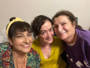 Özlem Tokaslan Instagram - Düş gibiydi.Gerçekleşen bir düş gibi..Yolculuğu eşsiz kılan güzel yol arkadaşlarım çok yaşayın siz e mi! Böyle bir takım oyununun parçası olmak mesleğimin en güzel deneyimiydi diyebilirim. Umarım yeniden..♥️🌹🦋
Bu bağ kopmaz bence..
@beytiengin @ruchancaliskur @yusufpirhasan @ummu_putgul @hsahinturk @nilsuyillmaz @ruhisariofficial @umutkurt @denizcengizz @melisadongel @nilsuyillmaz @raminarin @serkaytutuncu @dilandeniz #kusursuzkiracı