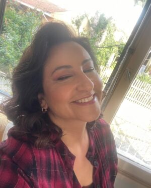 Özlem Tokaslan Instagram - Çekimler son hız devam.. Güneşli bir set günü…@aldatmakdizi #aldatmak
#özlemtokaslan #ilknur