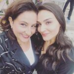 Özlem Tokaslan Instagram – Seninle çalışmak ilaç gibi geldi @asenagirisken Maşallah demek en doğrusu.Seni seviyorum..Öyle bir karşılaşma ki hakikaten sihir  gibi”🌹♥️ #aldatmakdizi #sethalleri #kardeş #canım #aktris #yeşim&ilknur
