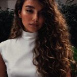 Üzel Kərimova Instagram - Mən olmayan mən ✨