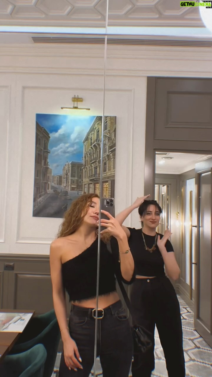 Üzel Kərimova Instagram - Keçən il bu vaxtlar… @ula.sharbatova 🤍