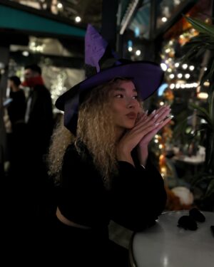 Üzel Kərimova Instagram - Neçə gündür qeyd edib bitirə bilmədik :) #happyhalloween