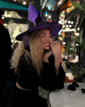 Üzel Kərimova Instagram - Neçə gündür qeyd edib bitirə bilmədik :) #happyhalloween