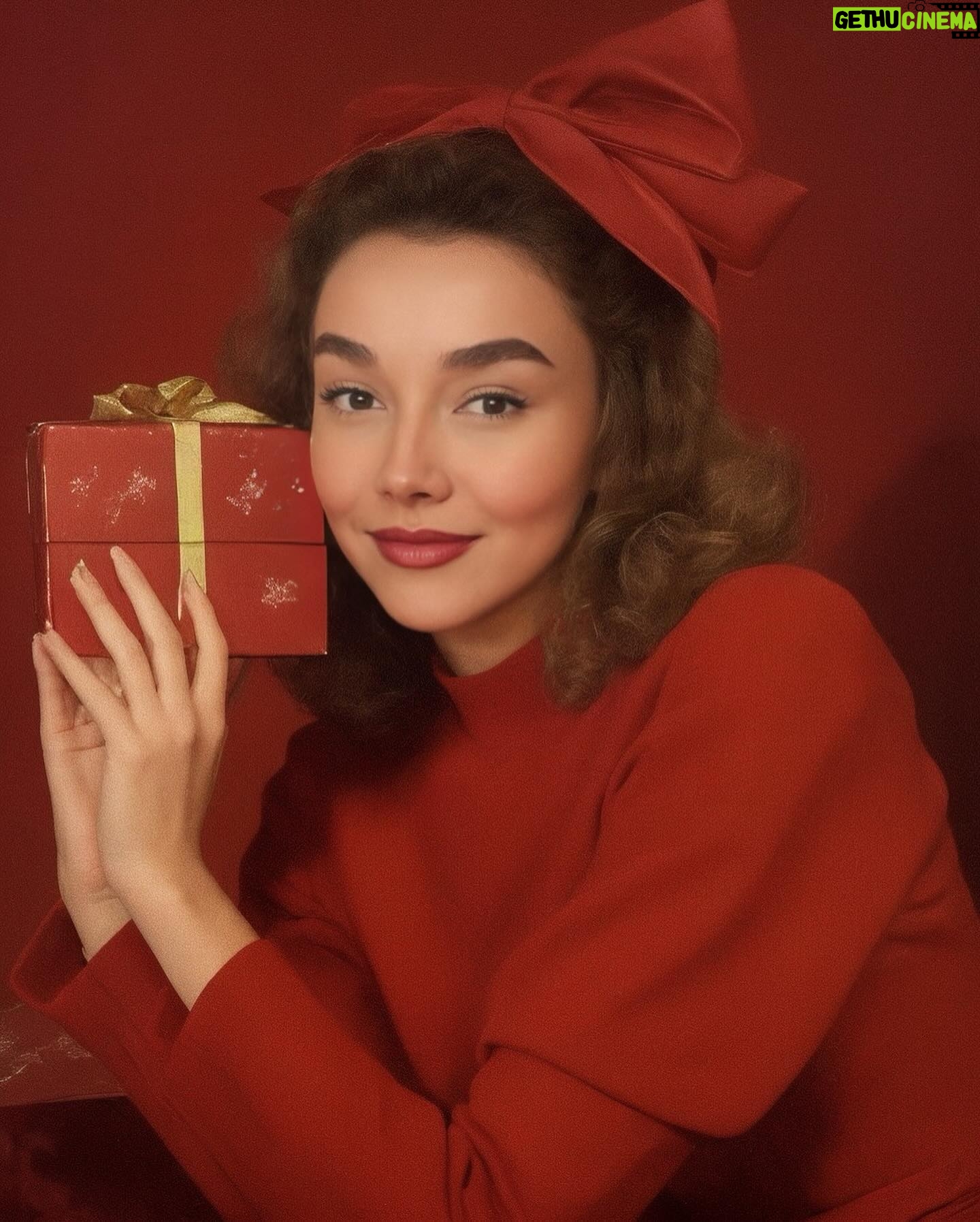 Üzel Kərimova Instagram - ‘Qonşudan geri qalma’ postu 🎄❄️☃️
