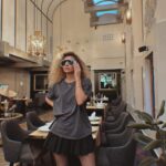 Üzel Kərimova Instagram - Gün özü gözəldi, yoxsa hər günü bu qədər gözəl edirlər, bilmirəm. Yaxşı ki, varlar. @nil.zeynal günün görünən simasıdır :) bir də görünməyənlər var. Sevirəm sizi 🤍