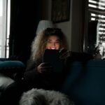 Üzel Kərimova Instagram - Ssenari oxuyarkən insan içində üz cizgilərimi mümkün qədər sabit tutmağa çalışıram :)