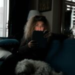 Üzel Kərimova Instagram - Ssenari oxuyarkən insan içində üz cizgilərimi mümkün qədər sabit tutmağa çalışıram :)