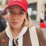 İdil Sivritepe Instagram - Find the red hat ! Part 2 ❤️ #parissienne
