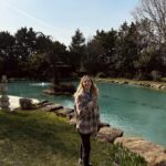 İdil Sivritepe Instagram - ‘Neredesin sen?’ diye soranlara tarif veriyorum “Şimdi bu yataktan çıkıp herhangi bilmediğim bir yere gideceğim ve bol bol şaşıracağım.” 🌱