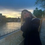 İdil Sivritepe Instagram - Yana kaydırınca hangi anıya ışınlanmak istediğim görünüyor ❤️