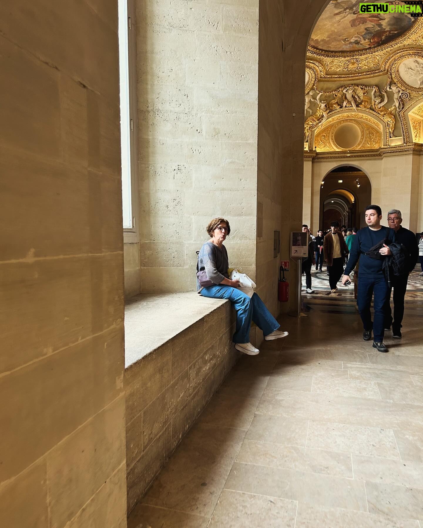 İdil Sivritepe Instagram - Paris, çok sevdiklerimle.🌹 o kadar çok fotoğraf var ki, bir süre buraları işgal edecek gibiyim :)