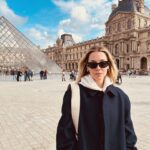 İdil Sivritepe Instagram - Bonne soirée 💋 #paris #parisienne