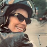 İdil Sivritepe Instagram - We are in a good mood 🛵 📷: @pinarsivritepe