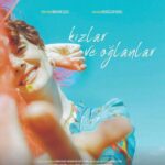 İpek Bilgin Instagram – Kızlar Oğlanlar geri dönüyor.  İlk duraklar :  Ankara ve Bursa  22 ekim Ankara Panora Sanat Merkezi.  27 Ekim Bursa Akademik Odalar Birliği Sahnesi @crafttiyatro