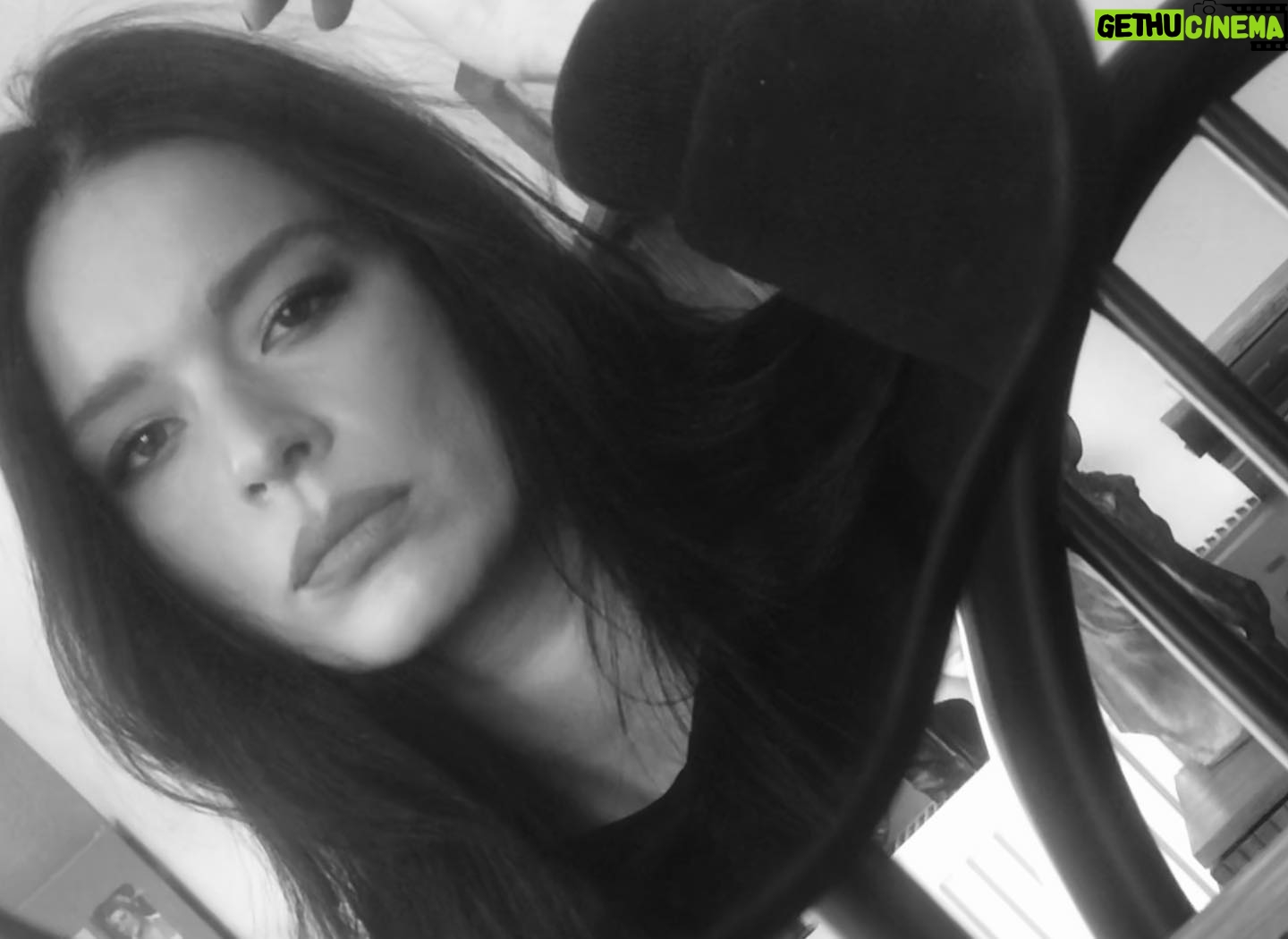 Şafak Pekdemir Instagram - #evdeymişimstopsıkılmışımstop
