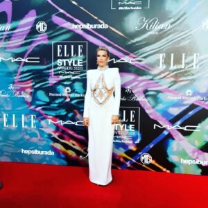 Şebnem Dönmez Instagram - #ellestyleawards2023 

Styling @yusufcandirik 
Dress @burcusedefofficial 
Jewellery @swarovski