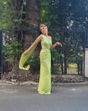 Şebnem Dönmez Instagram - 💚 💚

#edabuğrahanwedding 

Styling by @yusufcandirik @yusufcandirikofficial
Styling Asist. @barann.thee
Dress @fumosacouture
Jewellery @goodthingsatelier 
Hair @bahceciktarabya @okan_seyhan 
Makeup @makeuptubacengiz
Ayakkabı @ilvi_official