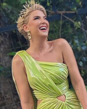Şebnem Dönmez Instagram - 💚 💚

#edabuğrahanwedding 

Styling by @yusufcandirik @yusufcandirikofficial
Styling Asist. @barann.thee
Dress @fumosacouture
Jewellery @goodthingsatelier 
Hair @bahceciktarabya @okan_seyhan 
Makeup @makeuptubacengiz
Ayakkabı @ilvi_official