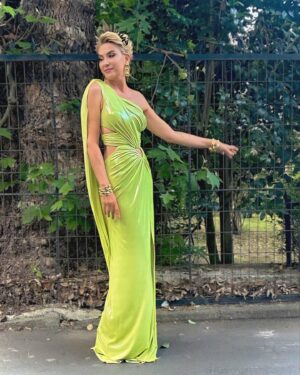 Şebnem Dönmez Instagram - 💚 💚

#edabuğrahanwedding 

Styling by @yusufcandirik @yusufcandirikofficial
Styling Asist. @barann.thee
Dress @fumosacouture
Jewellery @goodthingsatelier 
Hair @bahceciktarabya @okan_seyhan 
Makeup @makeuptubacengiz
Ayakkabı @ilvi_official