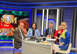 Şebnem Schäfer Instagram - Bu Cumartesi saat 16:00 da @yasamvemaden @bloomberghttv de
@incikaraman71 @cimcimemedya @cilemdumanofficiall @ymgv1986 @gazetecirahim