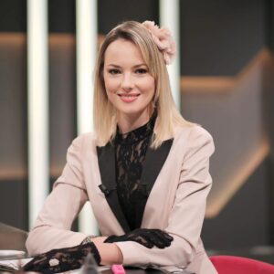 Şebnem Schäfer Instagram - Bu Cumartesi saat 16:45 te @yasamvemaden @bloomberghttv 
📸@tuncertuncofficial
@imib_ins @rustem.cetinkaya.rc @dyt.denizsafak @cevretv @incikaraman71 @cimcimemedya @ymgv1986