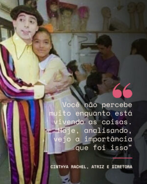 Cíntia Raquel Instagram - Pioneirismo e protagonismo. Duas palavras que podem descrever a carreira da atriz, apresentadora, jornalista, escritora, dubladora e influencer digital Cinthya Rachel. Embora seja mais lembrada pelo público pela série infantil 'Castelo Rá-Tim-Bum', exibida pela TV Cultura nos anos 90, sua importância vai bem além dos portões do castelo mágico.

Em 1987, ela foi a primeira criança negra a estrelar um comercial de TV. O sucesso da publicidade abriu portas não só para a extrovertida menina de apenas sete anos, mas para a representatividade numa época carente de referências negras na cultura de modo geral. 

➡️ Leia a entrevista completa em uol.com.br/ecoa

#UOL #EcoaUOL #CasteloRatimbum #Biba #CinthyaRachel #Representatividade #Cultura