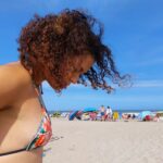 Cíntia Raquel Instagram – Usando isso aqui como se fosse 2013. #photodump de fevereiro