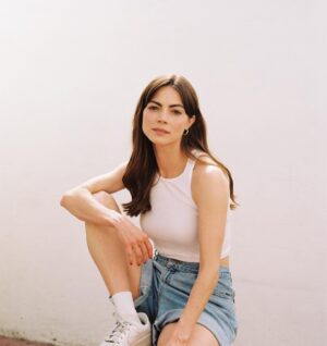 Caitlin Carver Instagram - film with @make_it_rains 📸