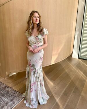 Caitlin Thompson Instagram - Fun night at the Emmys cheering on Only Murders in the Building 🌟 Thank you to this amazing team!
@samanthamcmillen_stylist 
@andremakeup 
@eddie_cook 
@shrimptoncouture for lending me the most gorgeous vintage John Galliano dress ❤️
@ireneneuwirth earrings
@akailareid left ring
@selimmouzannar right ring