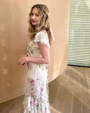 Caitlin Thompson Instagram - Fun night at the Emmys cheering on Only Murders in the Building 🌟 Thank you to this amazing team!
@samanthamcmillen_stylist 
@andremakeup 
@eddie_cook 
@shrimptoncouture for lending me the most gorgeous vintage John Galliano dress ❤️
@ireneneuwirth earrings
@akailareid left ring
@selimmouzannar right ring